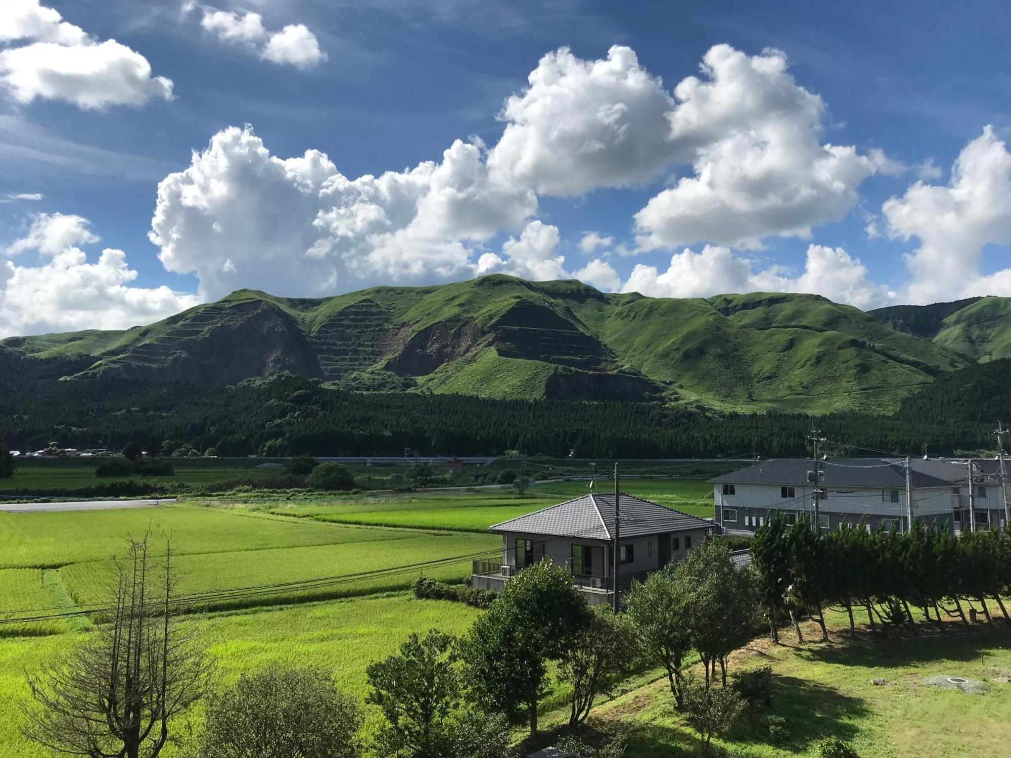 Отель Aso Hakuun Sanso Экстерьер фото